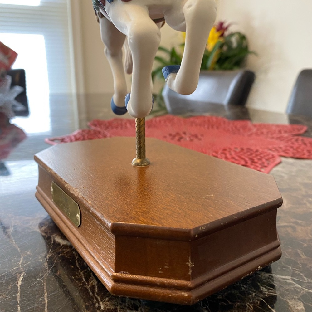 VINTAGE CAROUSEL HORSE FIGURINE 🎠 - Picture 16 of 16